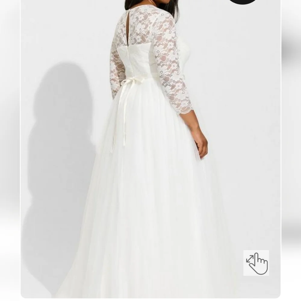 Torrid Ivory lace & Tulle Beaded sash A-line wedding dress size 18 - Picture 2 of 7